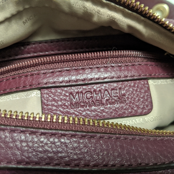 Michael Kors Raven Medium Messenger - Plum - Picture 4 of 5